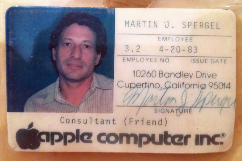Quién era en realidad el “empleado 3.2”, el Steve Jobs que recibió un carnet especial aunque nunca llegó a trabajar dentro de Apple