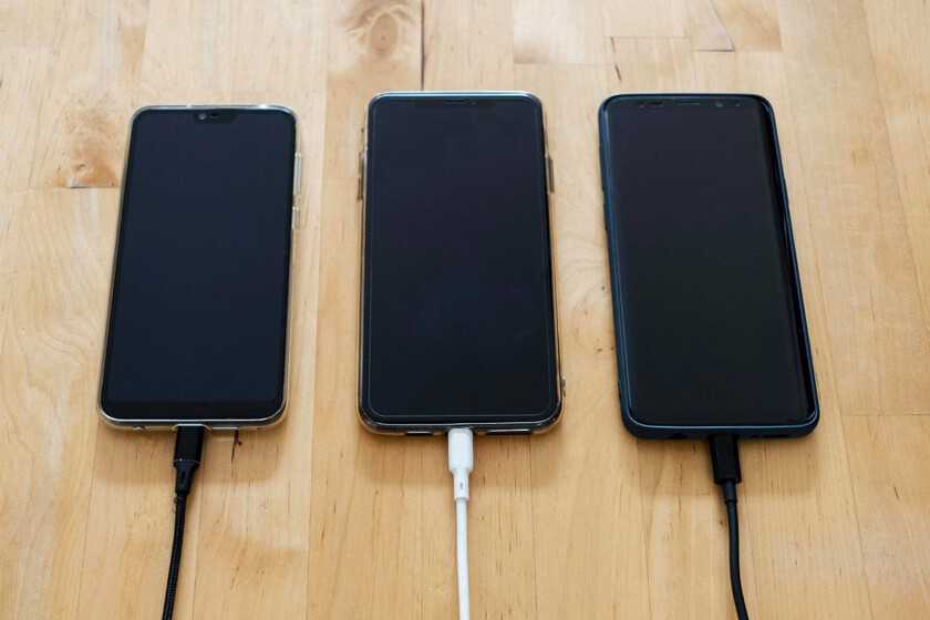 Que la batería del móvil no se agote: estos son los mejores gadgets para cargar el smartphone que regalar en el Día de la Madre